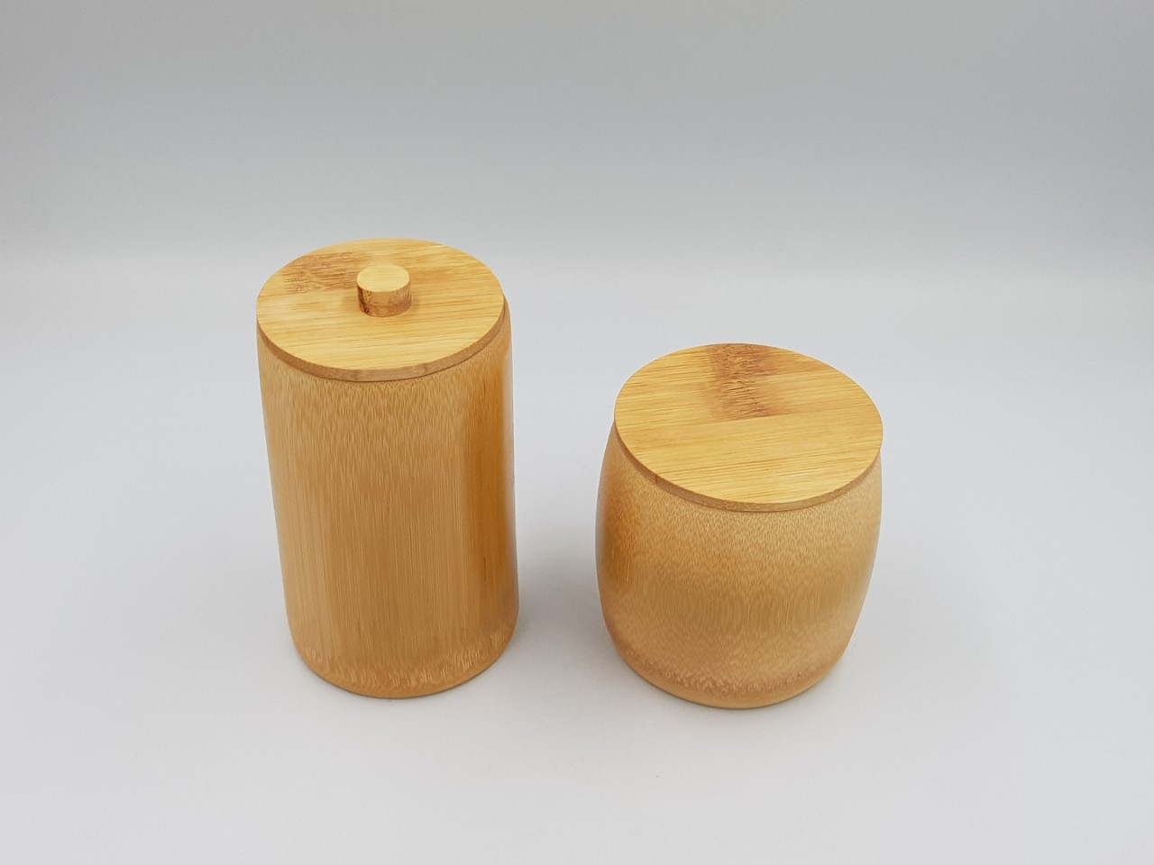 Cốc tre cao 8cm có nắp, không có quai