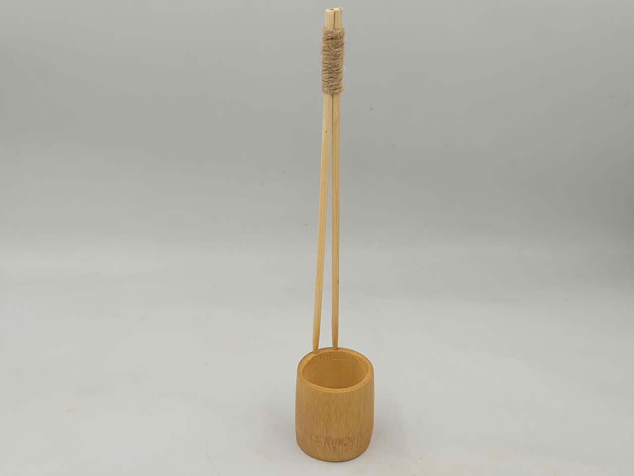 Gáo múc rượu bằng tre – Kích thước D5H5 cm, tay cầm dài 20 cm