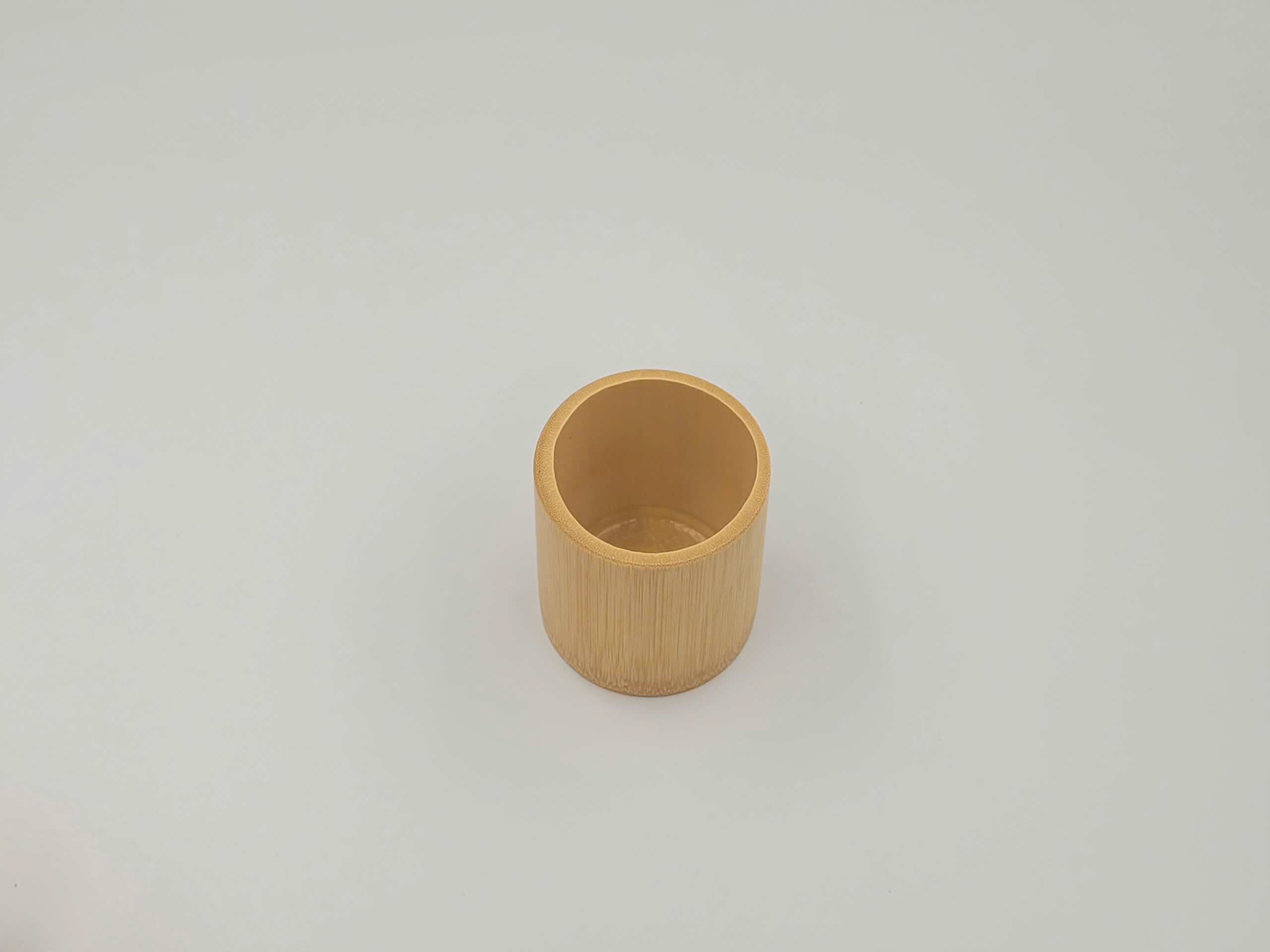Cốc tre kích thước: D5 x H7 cm